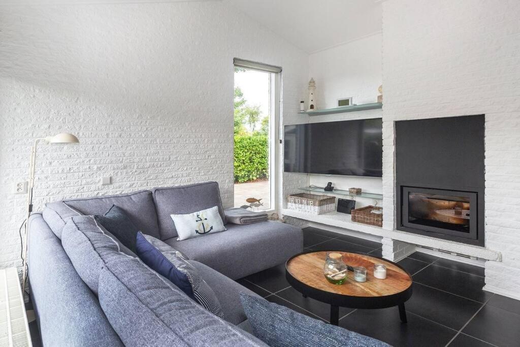Bungalow Near Beach With Large Private Garden - Not For Companies Ouddorp Kültér fotó